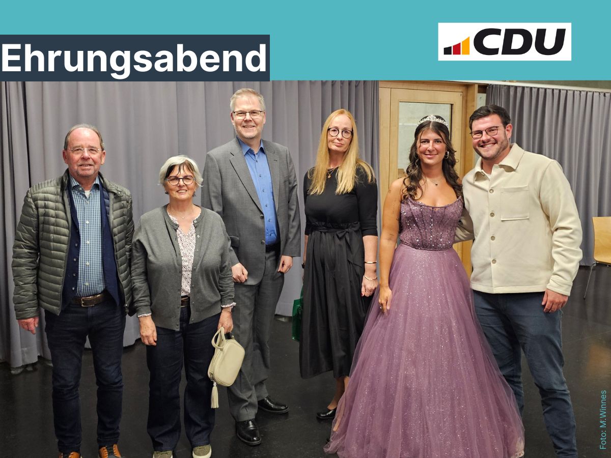 Uwe Lindner, Petra Marx, Dr. Clemens Kriesel, Katrin Siebold und Max Hartl mit der Spargelk�nigin am Ehrungsabend 