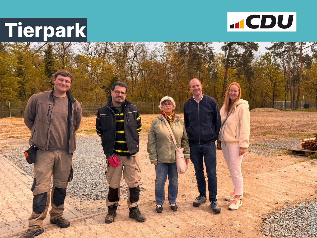 Petra Marx und Katrin Siebold mit David H�gerich und Tierpflegern am Tierpark | Foto: CDU