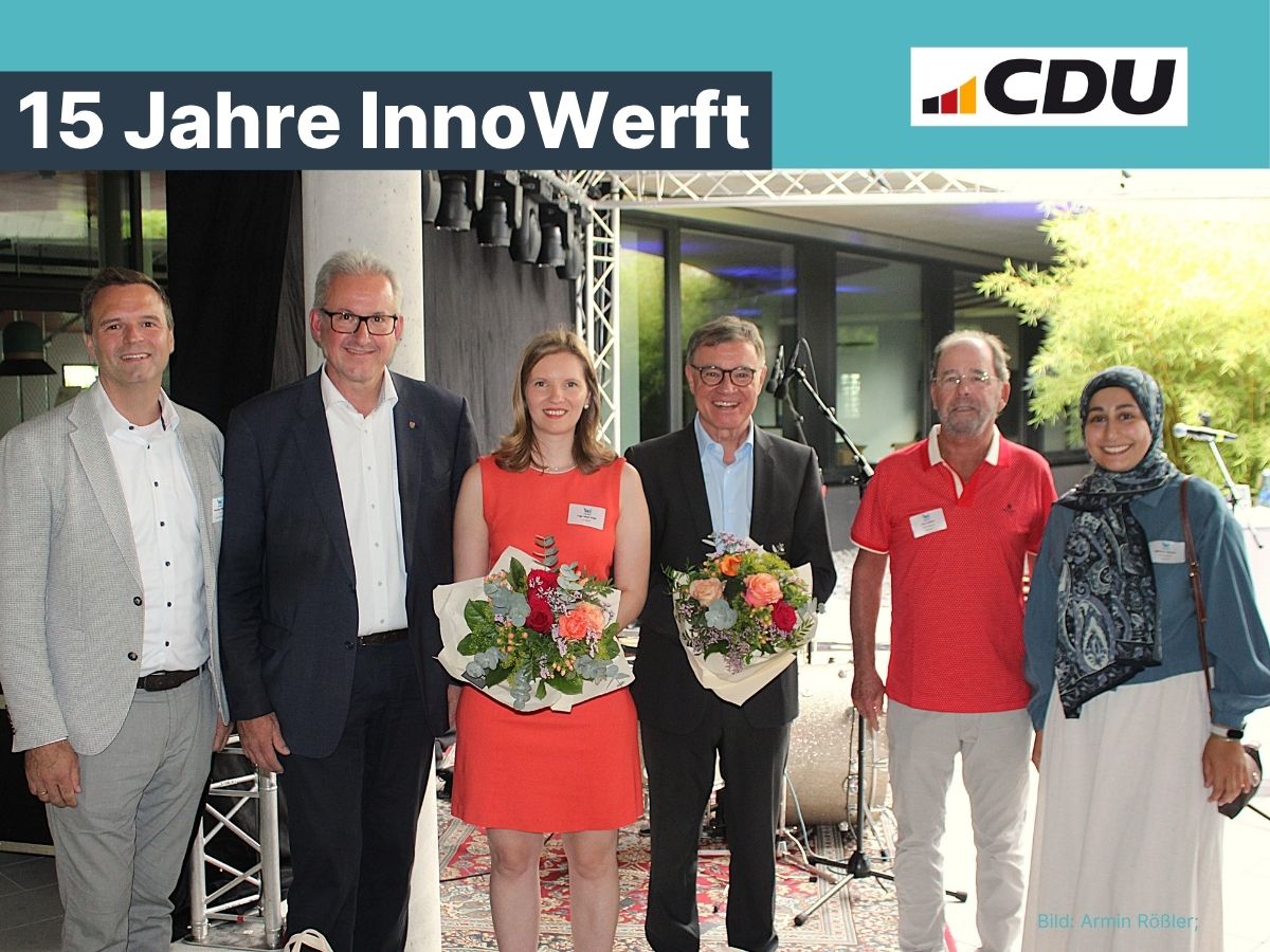 v.l.n.R. -Gesellschafter Sebastian Behrend SAP, B�rgermeister
Matthias Renschler, Prokuristin Inga-Marit N�lle und Gesch�ftsf�hrer Dr. Thomas
Lindner InnoWerft, StR Lindner und StRin G�nenc | Bild: Armin R��ler