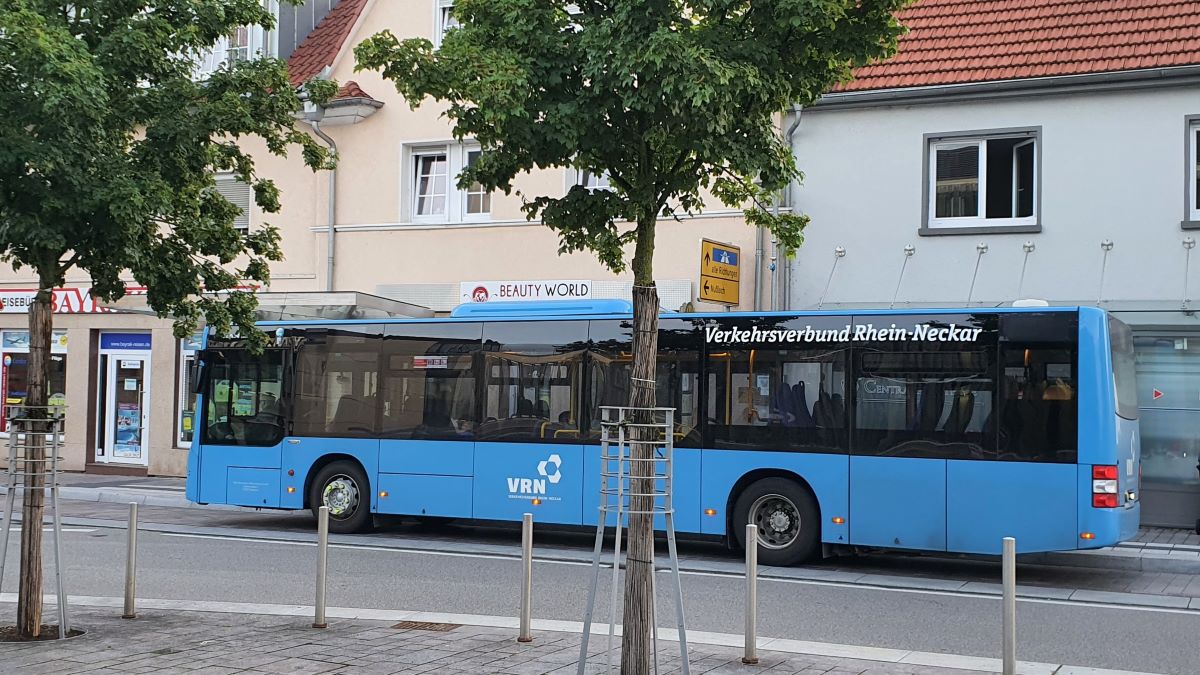 Bus an der Drehscheibe in Walldorf | Foto: Dr. Clemens Kriesel