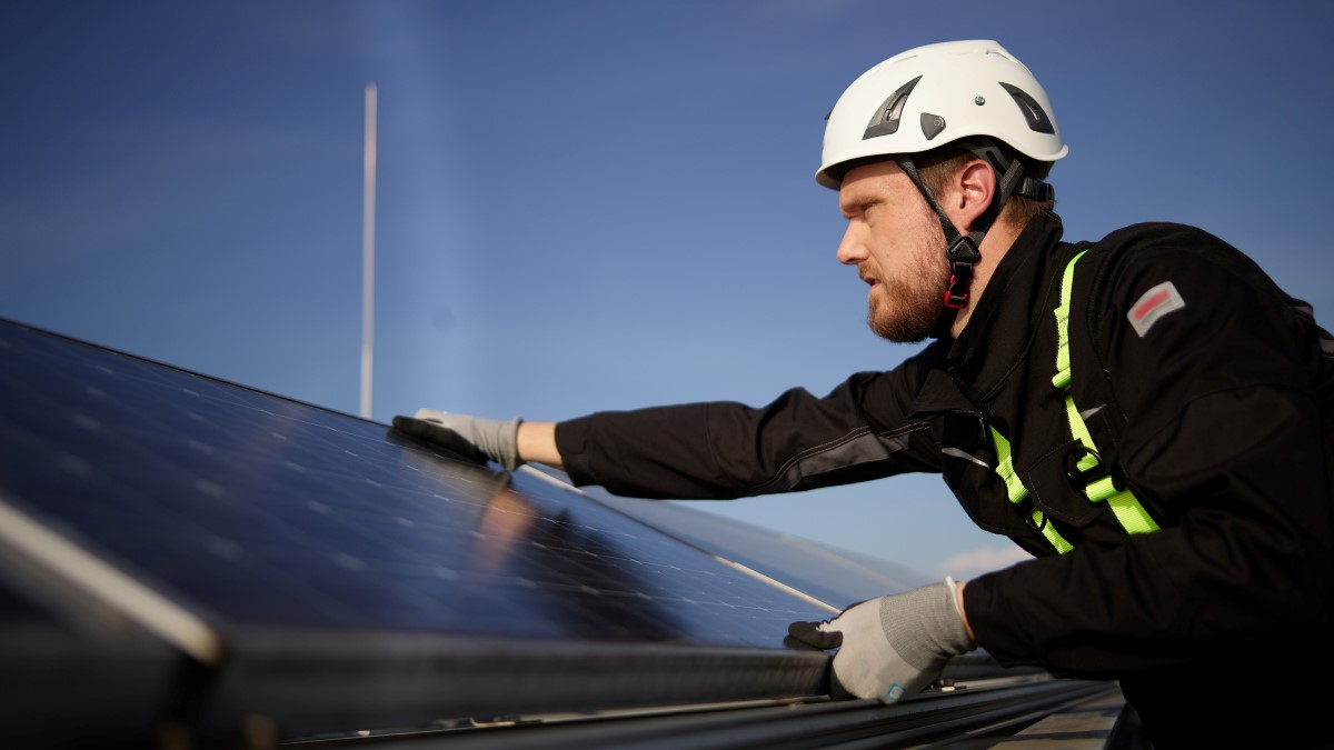Aufbau von Photovoltaik-Anlagen | Foto: Markus Schwarze